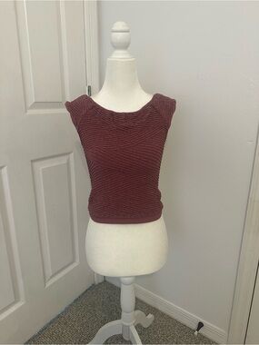 BCBGeneration Textured Sleeveless Crop Top in Dusty Rose